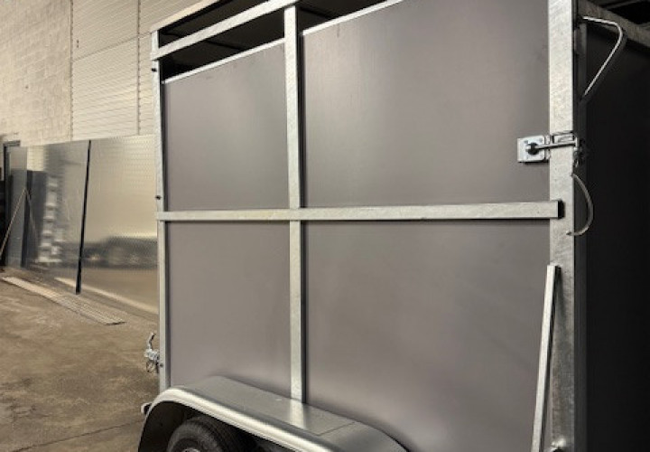 ongeremde veetrailer