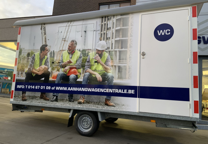 Schaftaanhangwagen met toillet