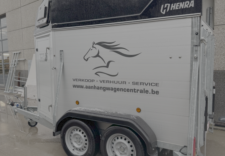 1,5 henra paardentrailer